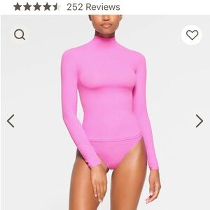 M❣️NWT SKIMS  fits everybody turtleneck top
